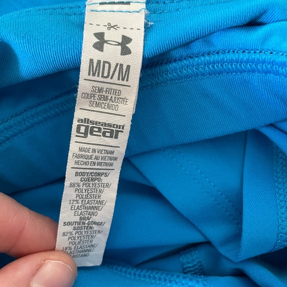 Under Armour built in bra workout tank top - Picture 3 of 4